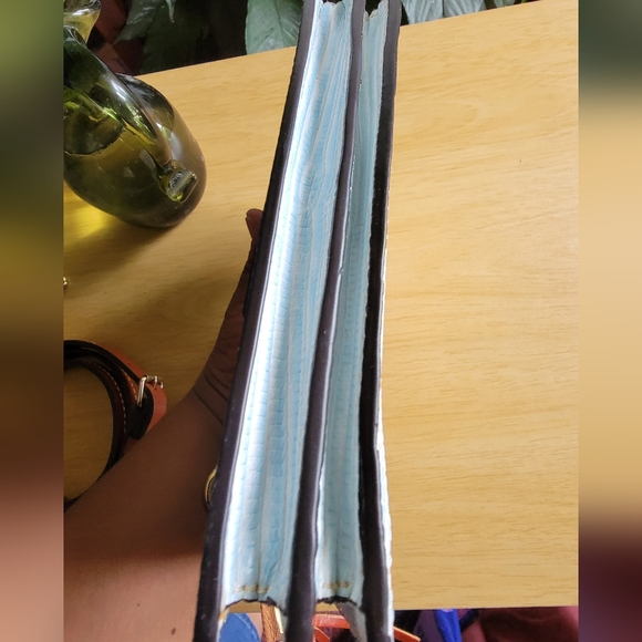 DOONEY & BOURKE Baby Blue Crossbody Bag. EUC. - Picture 6 of 13